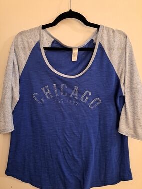 PIMATEE Women’s Blue and Light Gray Chicago Raglan Tee